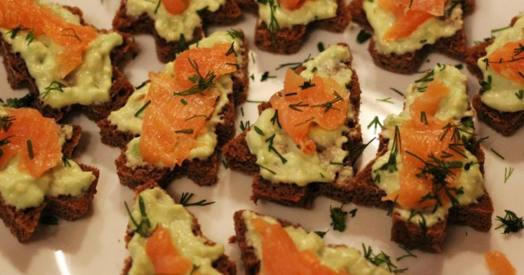 Eglutės su avokado kremu ir lašiša