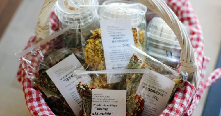 Salotos su karšta&nbsp;cukinija