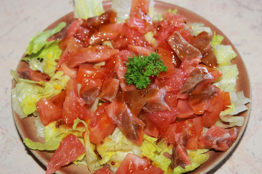 Salotos su greipfrutu ir lašiša