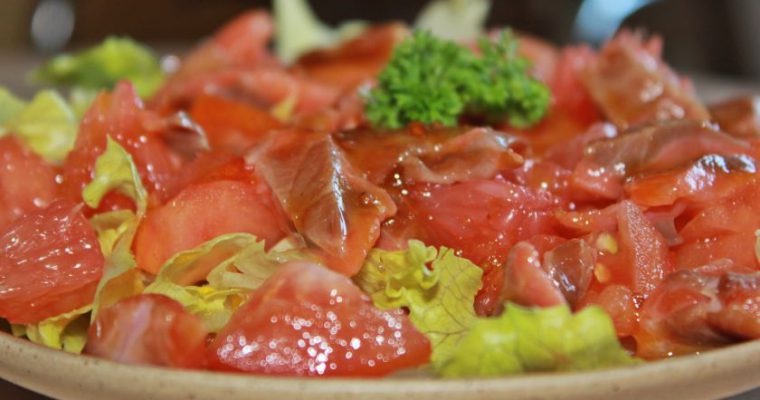 Salotos su greipfrutu ir lašiša