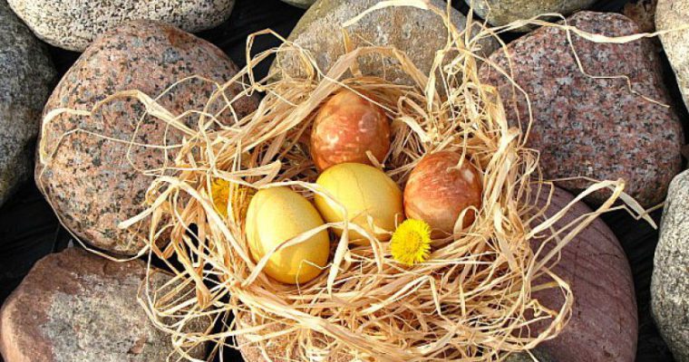 Natūraliai marginti kiaušiniai arba velykinė repeticija