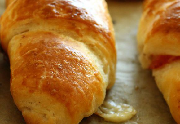 Kruasanai su sūriu ir šonine