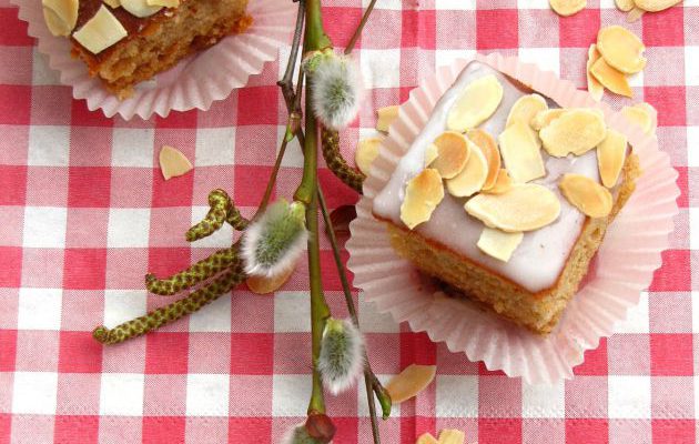 Meduolis su medumi ir citrininiu glajumi