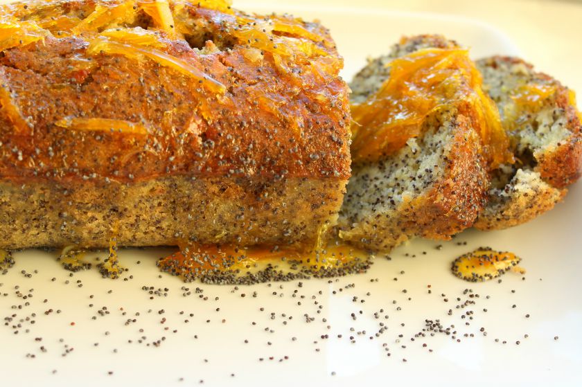 Apelsinų keksas su aguonomis ir sirupu