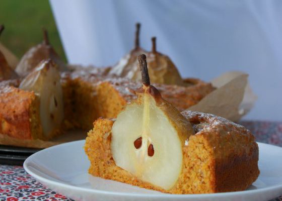 Morkų pyragas su kriaušėmis