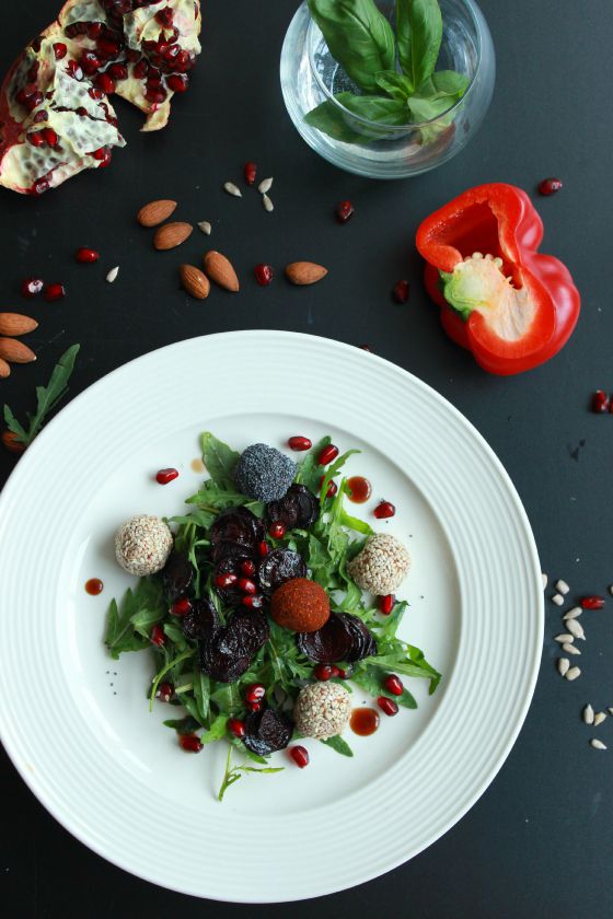 Paprikų pesto rutuliukai su keptais burokėliais