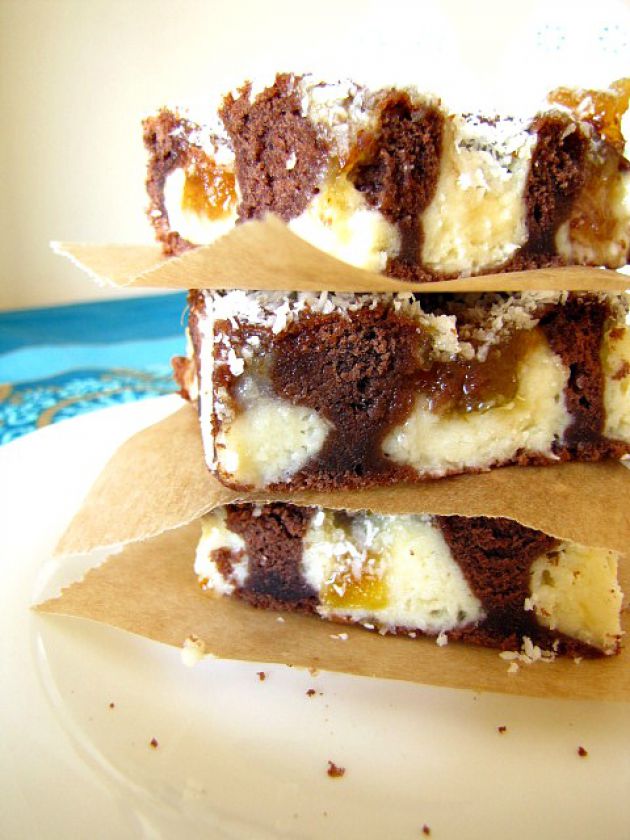 Šokoladinis “Piña colada“ pyragas