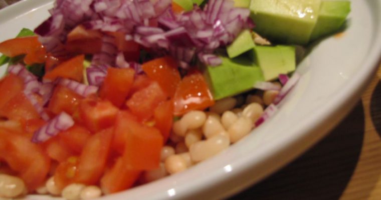 Pupelių ir avokadų salotos