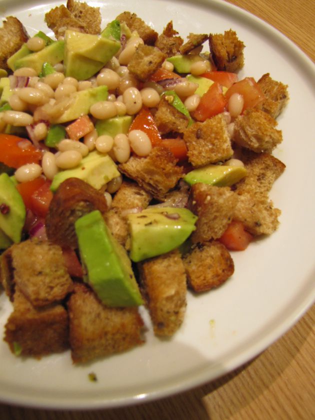 Pupelių ir avokadų salotos