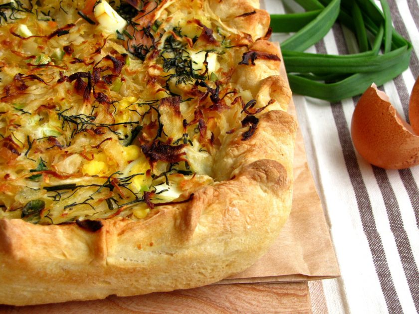 Kopūstų pyragas su kiaušiniais ir lašiša