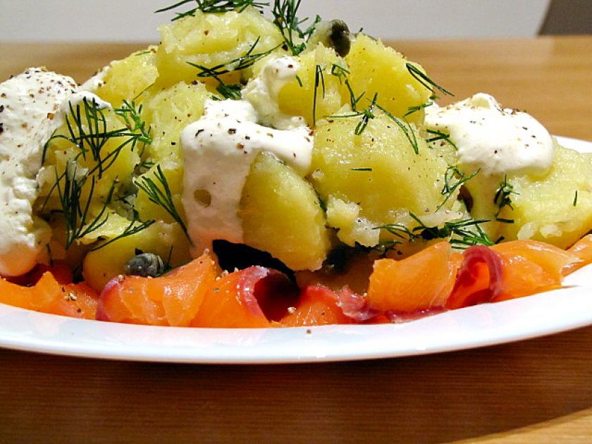 Bulvių salotos su lašiša