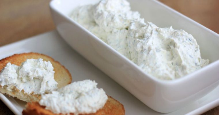 Česnakinė naminė varškytė