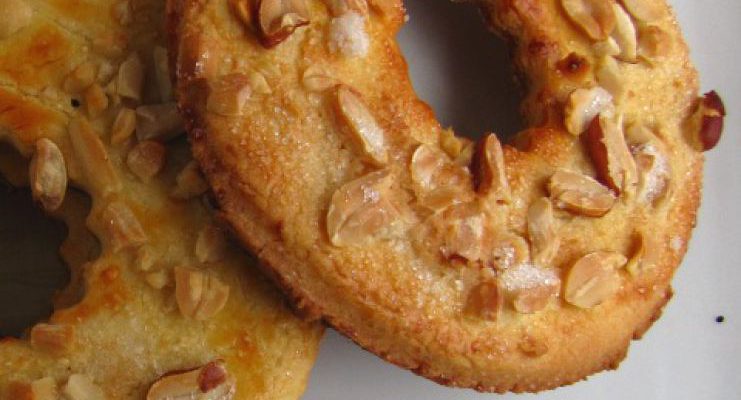 Trapios tešlos žiedai su riešutais