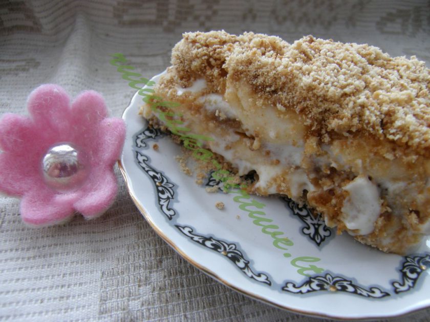 Nekeptas meduolių ir bananų tortas