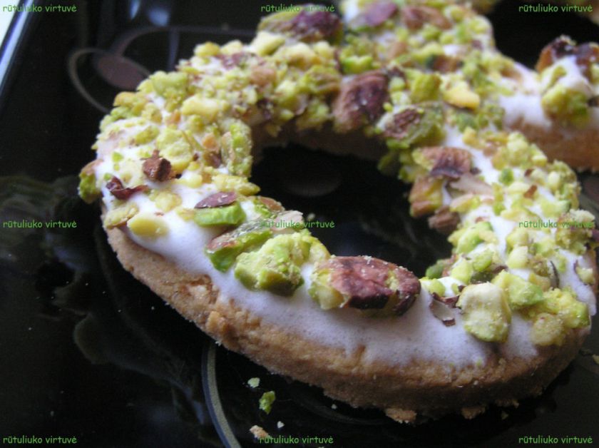 Sausainiai su pistacijomis