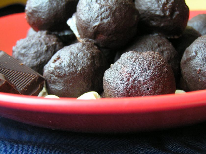 Chef’s Chocolate Salty Balls [ Riešutiniai kamuoliukai su šokoladu ir sūrumo gaidele ]