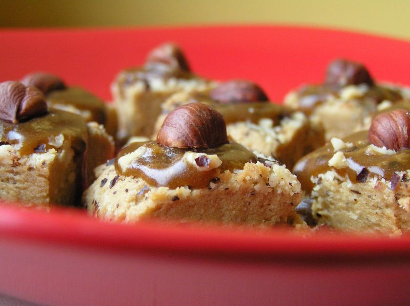 Sausainiai su kava ir lazdyno riešutais