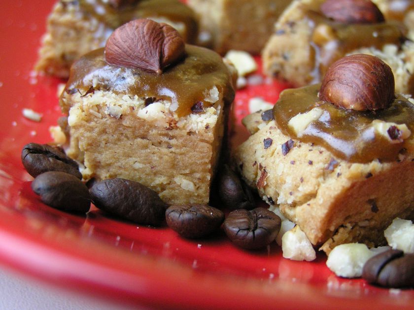 Sausainiai su kava ir lazdyno riešutais