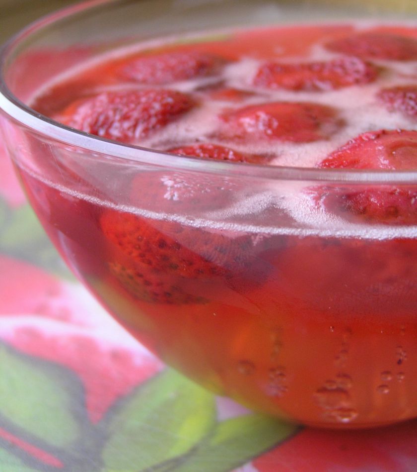 Želė su burbuliukais ir braškėmis