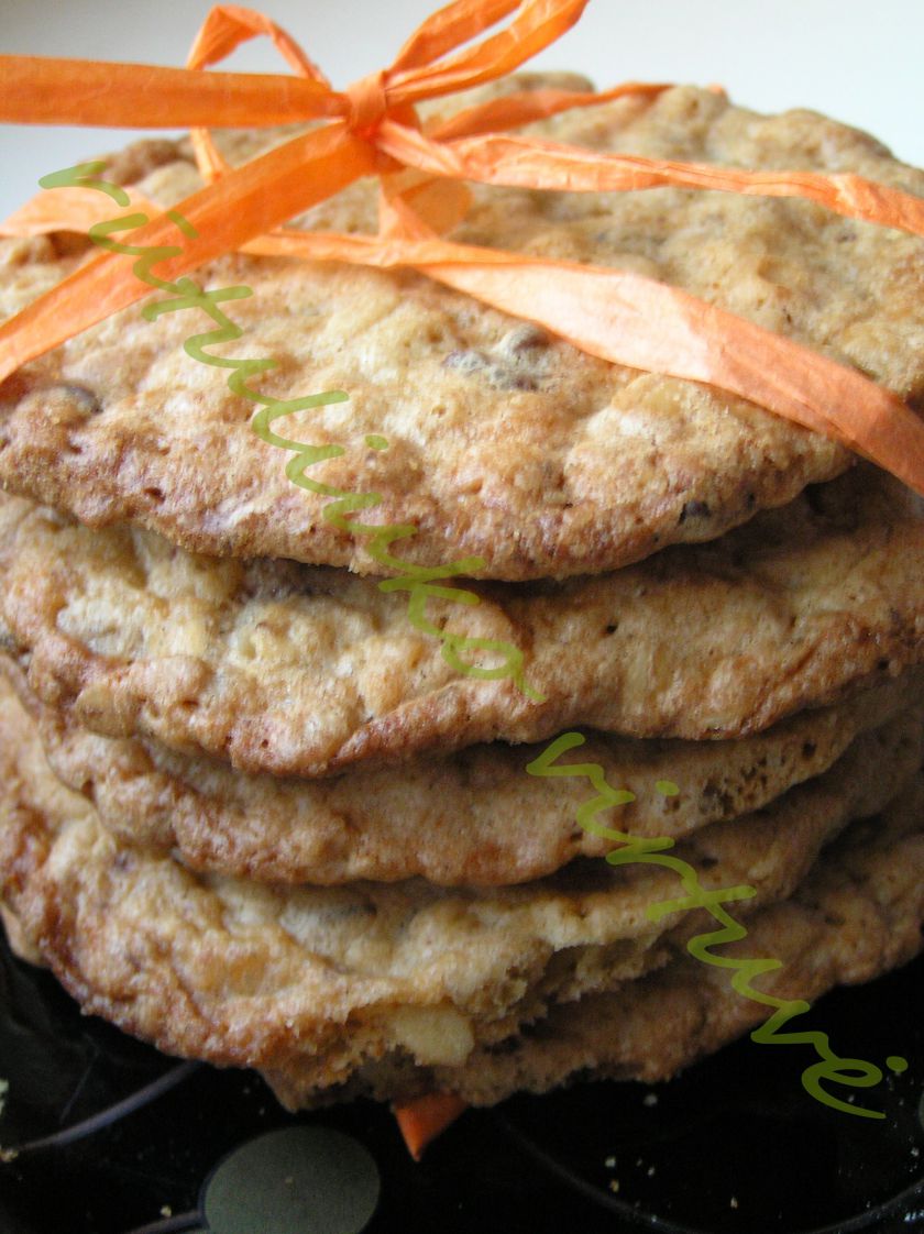 Greitai pagaminami avižiniai sausainiai [su žemės riešutų sviestu ir šokoladu]