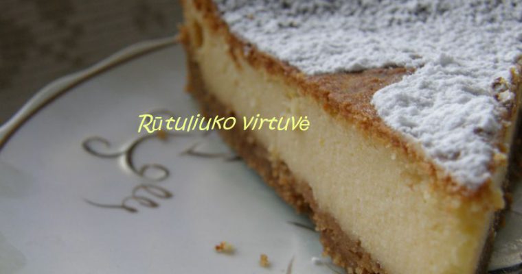 Burnoje tirpstantis varškės pyragas