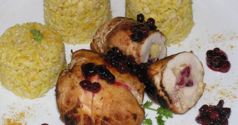 Vištienos kepsneliai su sūriu ir spanguolėmis