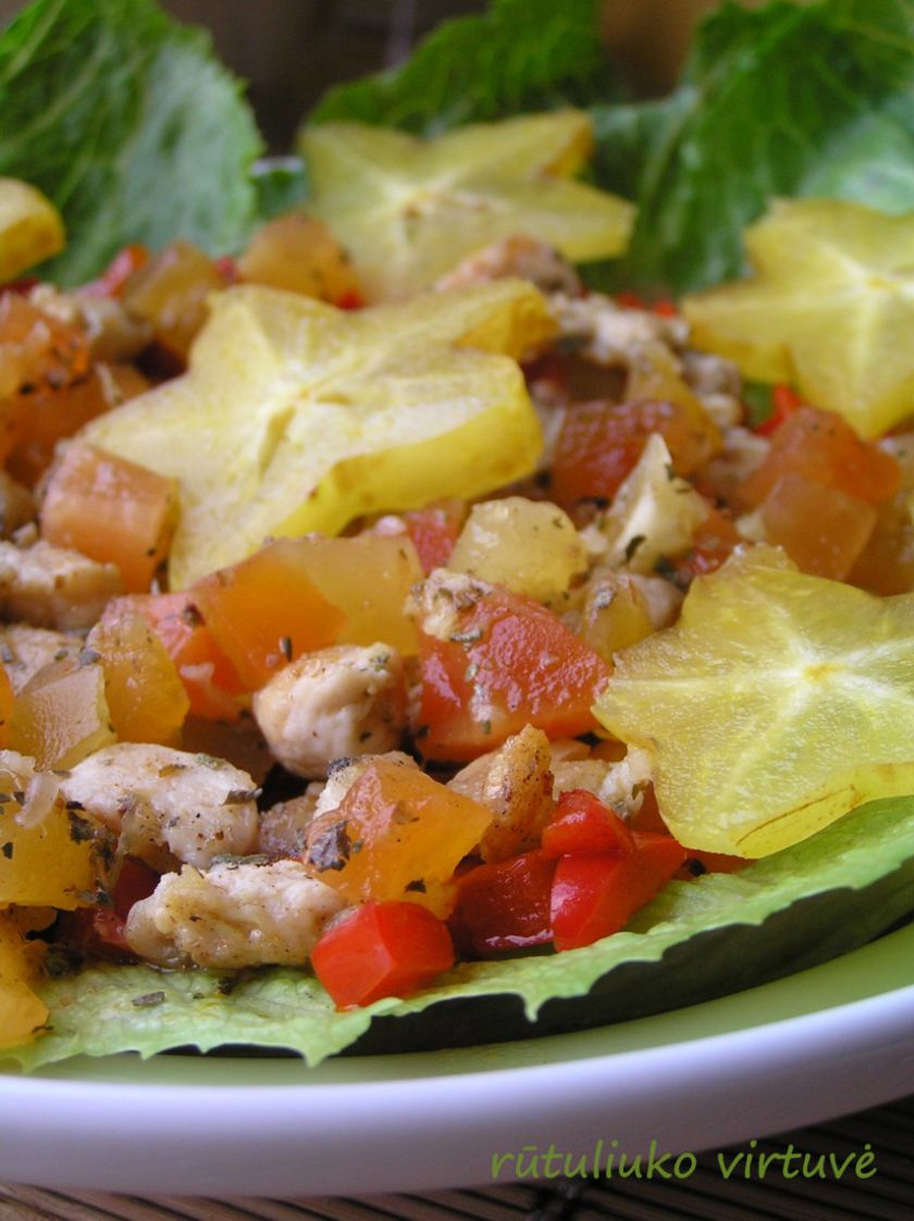 Vištienos ir karambolų salotos