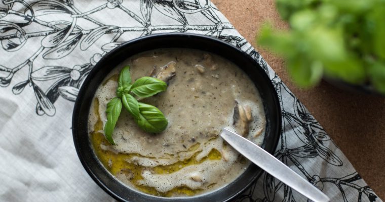 Trinta pievagrybių ir pupelių sriuba