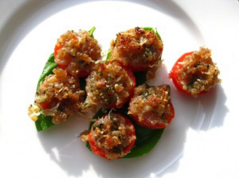 Apkepti įdaryti pomidoriukai