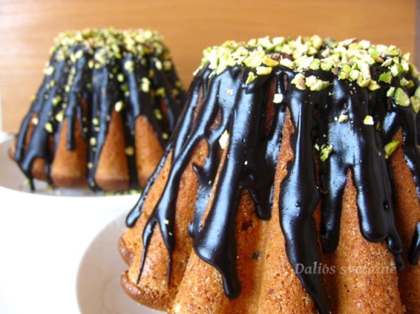 Marcipaninis keksas su vanile ir šokolado gabaliukais
