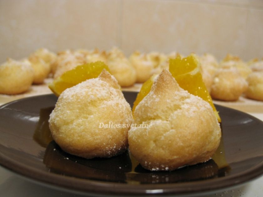 Plikyti pyragaičiai su apelsininiu kremu
