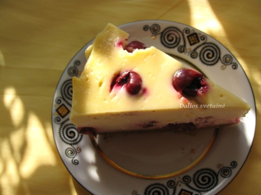 Sūrio pyragas su vyšniomis (Cheesecake)