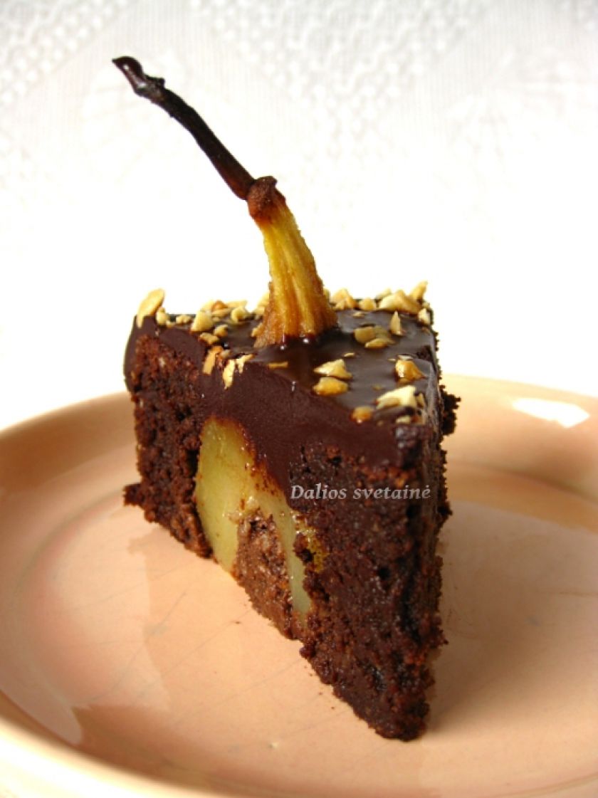 Šokoladinis pyragas su riešutais ir kriaušėmis (Brownie)