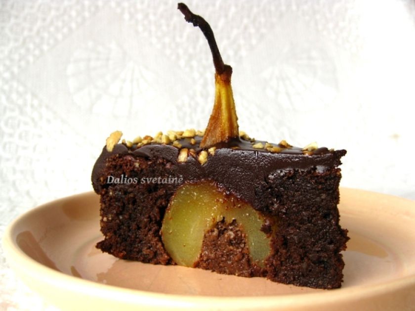 Šokoladinis pyragas su riešutais ir kriaušėmis (Brownie)