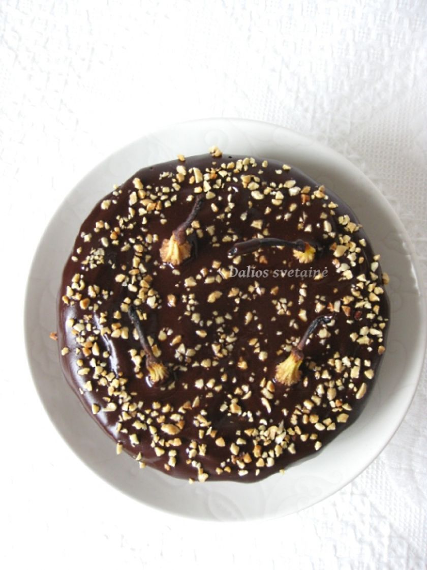 Šokoladinis pyragas su riešutais ir kriaušėmis (Brownie)