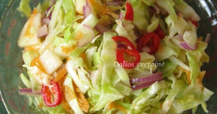 Šviežių kopūstų salotos