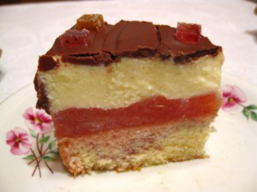 Tortas su obuolių drebučiais