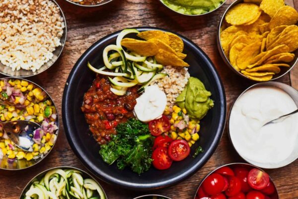 Lapkritis – veganų mėnuo: netikėti bemėsiai atradimai ir paprastai pagaminami patiekalai, kurie patiks net visavalgiams