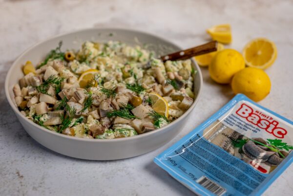 Ekspertė pataria, kaip išsirinkti kokybišką silkę: išbandykite greitą salotų receptą