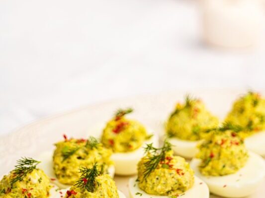 Po Velykų liko kiaušinių? Įdarykite juos brokoliais ir feta (receptas)