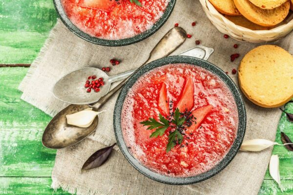 Karštai vasaros dienai – šaltos sriubos: 5 gaivinantys receptai