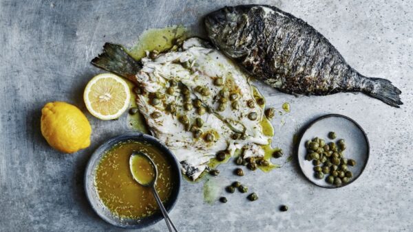 Jūros ir žvejų dienos proga – įkvėpimas iš Viduržemio virtuvės ir gardus keptos dorados receptas
