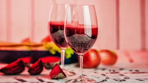 Sveikatai palankios daržovių ir vaisių sultys: dietologė pataria jas maišyti atsargiai (receptas)