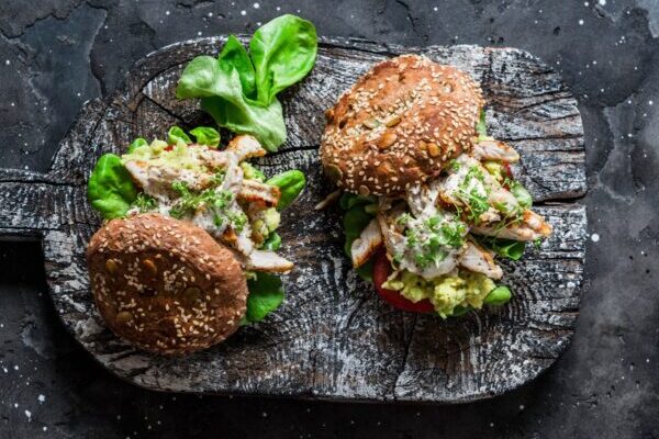 Mėsainių variancijų – gausybė: specialistas pataria, kaip juos teisingai paruošti (receptas)