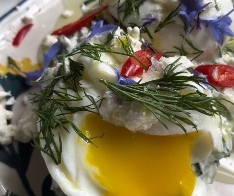 Atostogų pusryčių idėja: tinklaraštininkė Goda Juknaitė dalijasi vasarišku skrebučių receptu