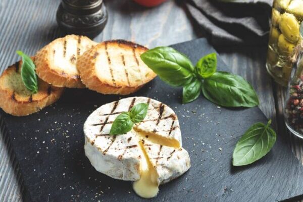 Halumis, bri, kamamberas ar baltas sūris – kurį geriausia kepti ant grotelių?