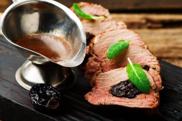 Taip įdarytos kiaulienos nugarinės dar nebūsite ragavę: papuoš ir praturtins kiekvieną šventinį stalą (receptas)