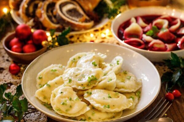 Ir Kūčioms, ir kasdienai: 3 gardūs ir sotūs virtinių receptai su nebrangiais įdarais – aguonomis, silke ir grybais