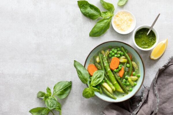 Skrandis jums padėkos: gaivi daržovių sriuba su špinatais – pasižadėjusiems šiais metais maitintis sveikiau