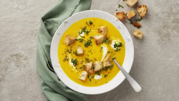 Kai už lango – įspūdingi šalčiai, nuotaiką praskaidrins ryškiaspalvė sriuba su citrina ir imbieru